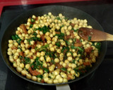 Foto del paso 7 de la receta: Garbanzos con acelgas