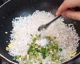 A picture of step 3 of Eggs Fried Rice.