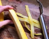 Foto del paso 1 de la receta: Tagliatelle de calabacín con salsa de tomate y verduras
