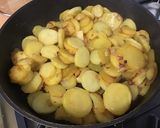 Une image de l'étape 8 de Duo de pommes de terre à la crème de truffe, ail et oignon.