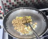 Foto langkah ke 2 dari resep Nasi Goreng Telur Sosis.