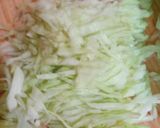 Foto langkah ke 2 dari resep Telur dadar sayur.