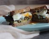 Foto del paso 6 de la receta: Bocata de verduras asadas y huevo poché