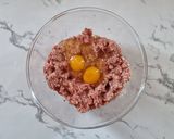 Foto del passaggio 2 della ricetta Polpettone con uova sode