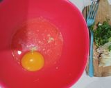 Foto langkah ke 2 dari resep Telur dadar enoki.