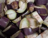 Foto langkah ke 1 dari resep Tumis Terong Ungu.