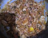 A picture of step 2 of Chicken khaoosay.