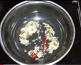 A picture of step 1 of Egg chicken chowmein.