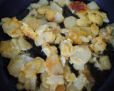 Foto del paso 3 de la receta: Patatas al ajillo pastor en sartén
