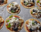 Foto del paso 4 de la receta: Mini pizzas de verdura y anchoas