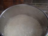 Masak nasi porsi besar pakai dandang untuk hajatan/pesanan