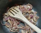 Une image de l'étape 2 de 🧅Gnocchis Sauce parmesan, oignons et champignons.