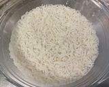 Une image de l'étape 2 de Riz aux poivrons tricolores, saucisses alsaciennes, tomates et pesto.