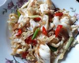 Foto langkah ke 4 dari resep Tumis kol goreng pedas.