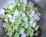 Foto del paso 3 de la receta: Sopa de verduras con pencas de coliflor y jarrete de cordero