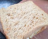 A picture of step 3 of Omelette sandwhich.