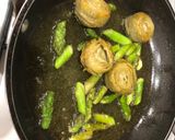 Foto del paso 4 de la receta: Huevo poché con alcachofas confitadas y crujiente de jamón y yuca