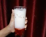 Foto langkah ke 3 dari resep Strawberry milk with chia seed.
