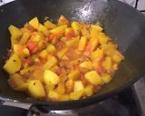 A picture of step 3 of Omelette curry with potatoes.