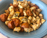 Foto del paso 5 de la receta: Tofu con chorizo vegano y patatas