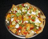 Foto del paso 5 de la receta: NACHOS CON QUESO DE CABRA, PALTA Y CREMA AMARGA
