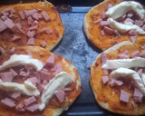 Foto del paso 4 de la receta: Pizza casera sin horno súper rápida y fácil