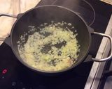 Hình bước làm 3 của món Cá thu một nắng thái mỏng rang hành, khô quẹt