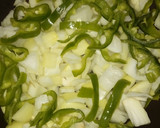 Foto del paso 1 de la receta: Pollo en salsa con cebolla y pimiento verde