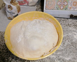 Foto del passaggio 2 della ricetta Pizza con salsiccia funghi porcini e Carpaccio di parmigiano