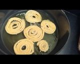 A picture of step 5 of Crispy Murukku.