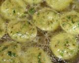 A picture of step 5 of Methi puri.