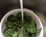 Foto del paso 1 de la receta: Salsa Pesto 💝 Albahaca 🌿 mi salsa preferida 😍 con pasta farfalle, sola o con albóndigas