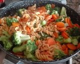 Foto del paso 3 de la receta Brócoli y zanahorias con pasta de lentejas al ajillo