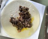 Foto del paso 3 de la receta: Medallones de solomillo de cerdo ibérico relleno en obleas Buitoni