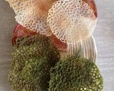 Foto del passaggio 3 della ricetta Insalata di mozzarella e verdure con pesto e cialde al # tè matcha