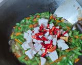 Foto langkah ke 5 dari resep Tumis santan buncis, tahu, wortel.