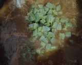 Foto del paso 3 de la receta: Nopales con queso en salsa roja