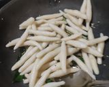 A picture of step 3 of Steamed rice cigars (Fara).
