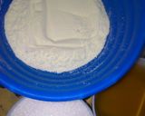 A picture of step 1 of Milk balls(gullisuwa).