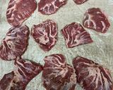 Foto del paso 1 de la receta: Carrilleras ibéricas a la reducción de vino tinto