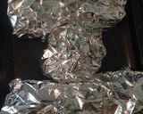 A picture of step 6 of Garlic steak foils.