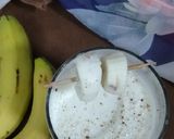A picture of step 4 of Banana milkshake.