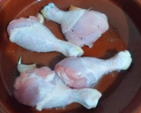 Foto del paso 1 de la receta: Muslos de pollo en salsa ligera cebollas y toque de especias