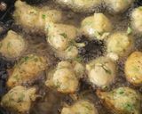 A picture of step 6 of Methi Pakoda.