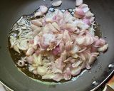 A picture of step 2 of Caramelised Onion-Linguine.