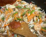 A picture of step 5 of Malaysian style Mie goreng.