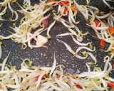 Foto langkah ke 2 dari resep Tumis Jamur Tiram Tauge.