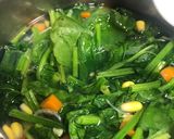 Foto langkah ke 4 dari resep Sayur Bening Bayam untuk si kecil.