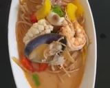 A picture of step 2 of Creamy Tom Yum Linguine Seafood.