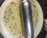 A picture of step 3 of Daniya methi lachha paratha.
